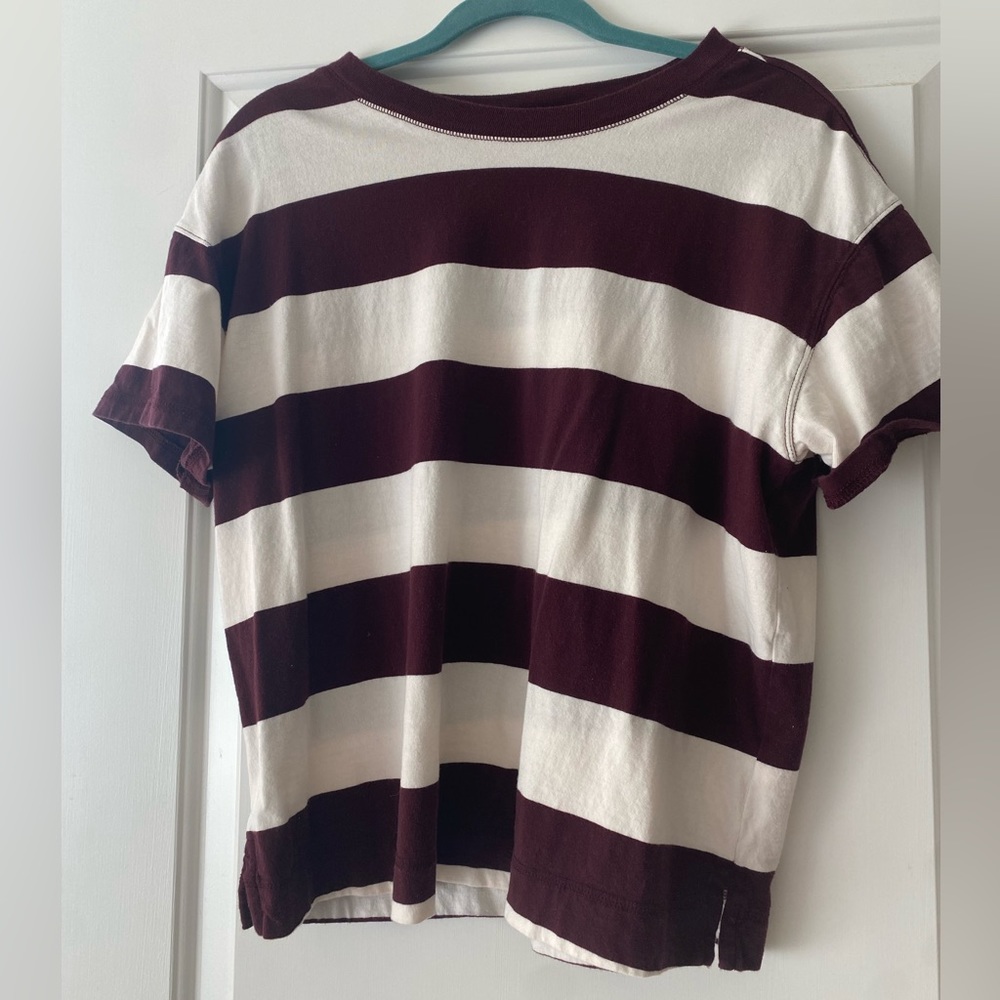 Cotton old navy tee, stripped burgundy and ivory colors, size medium